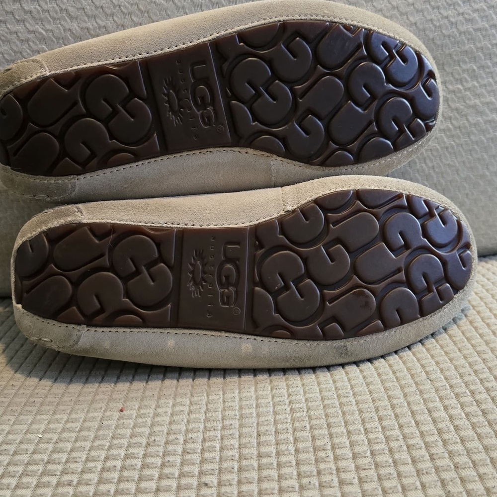 UGG Kids Tan Slippers with Sparkle Accents - Picture 11 of 16